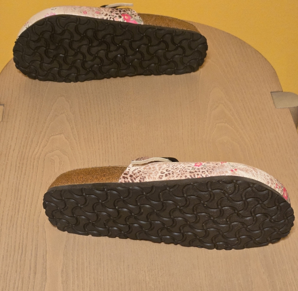 Birki's by Birkenstock Women's Maria Floral Roses Clogs, Size 9 Condition: Pre- - Picture 3 of 6